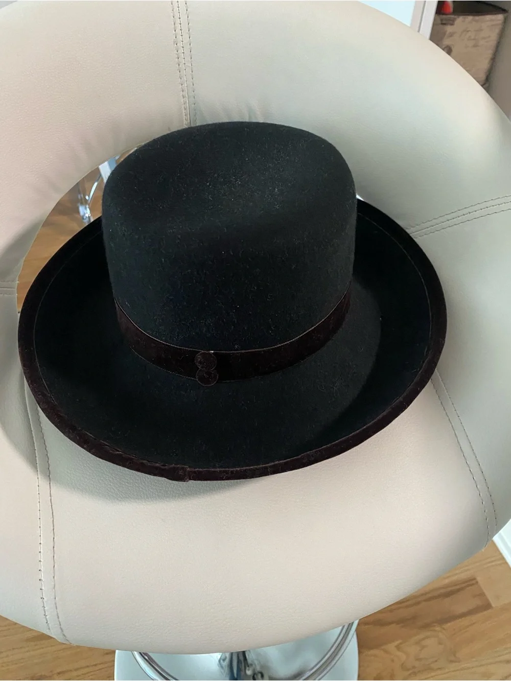 Black and Brown Patterned Women's Felt Hat . Vintage brand Kokin.